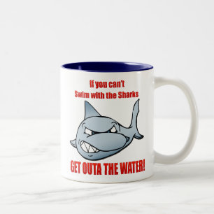 Schwimmen mit den Haifischen Zweifarbige Tasse