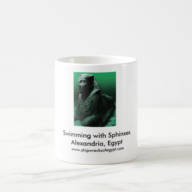 Schwimmen mit Sphinxen Kaffeetasse (Mittel)