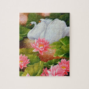 Schwimmen von Gänsen und Lotus-Blume im Wasser