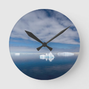 Schwimmendes Eis in der Antarktis Runde Wanduhr