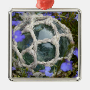 Schwimmkörper unter Blumen Ornament Aus Metall