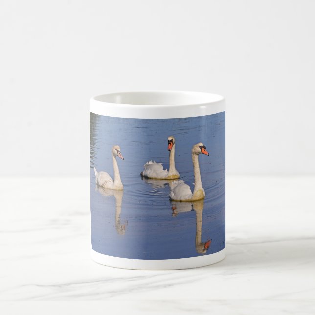 Schwimmschwäne Kaffeetasse (Mittel)