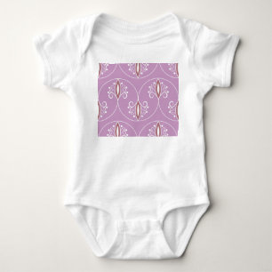 Schwirbelnde Eleganz: Vintag geometrisch Baby Strampler