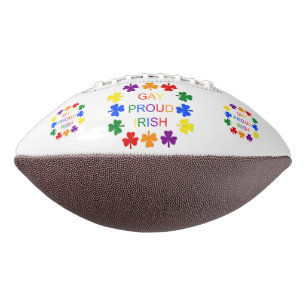Schwule stolze irische LGBT-Regenbogen-Shamrocks Football