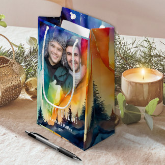 Schwules Paar Unser erstes Weihnachtsfoto Kleine Geschenktüte