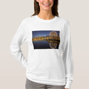 Science World und CBD, gespiegelt in False Creek, T-Shirt