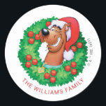 Scooby im Weihnachtsreich - Personalisiert Runder Aufkleber<br><div class="desc">Frohe Weihnachten von Scooby-Dooby Doo!</div>