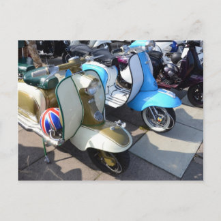 Scooter bei einem Treffen Postkarte