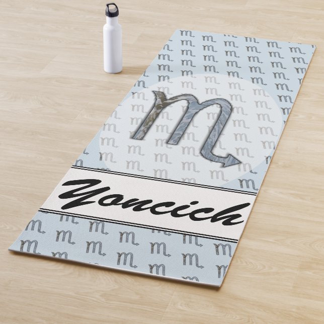 Scorpio Zodiac Symbol Element von Kenneth Yoncich Yogamatte (Beispiel)