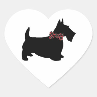 Scottie Dog in Karierter Bow-Krawatte Herz-Aufkleber