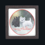 Scottie Westie Christmas Kiste<br><div class="desc">Besuchen Sie unseren Maggie Ross Scotties Shop um alle Designs zu sehen, die Scottish Terriers und West Highland White Terriers in saisonalen Umgebungen zeigen. Maggie und Ross waren die Namen unserer Westie und Scotty Hunde und sie leben weiter in meinem Kunstwerk. Wählen Sie unser einfaches Textwerkzeug, um Ihr Design und...</div>