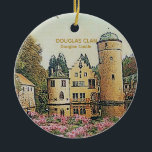 Scottish Douglas Clans Castle Christmas Keepake Keramik Ornament<br><div class="desc">Mitglieder des Douglas Scottish Clan können sich in den Lowlands von Schottland eine seltene Ansicht ihrer alten Zuhause ansehen. "Nachmittag bei Douglas Castle" ist der Name des Gemäldes, das den Sitz der mächtigen Douglas-Familie in früherer Herrlichkeit darstellt. Der antike Lowland-Clan war einer der mächtigsten in Schottland, und seine Häuptlinge waren...</div>
