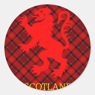 Scottish Red Lion Rampant auf Tartan Runder Aufkleber