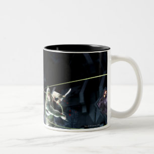 Screenshot: Wunder-Frau gegen grünen Pfeil Zweifarbige Tasse