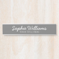 Script Bold White Schriftartes Name Title on Moder