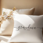 Script Grandma Est Year Mother's Day Gift Kissen<br><div class="desc">Script Grandma Est Year Mother's Day Gift Throw Pillow.</div>