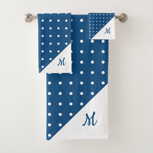 Script Monogram White on Blue Polka Dot Pattern Badhandtuch Set (Insitu)