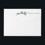 Script Save the Date Wedding Wrap Around Label<br><div class="desc">Schönes Schwarz-Weiß-Kalligraphie-Design. Matching Kollektion im Little Bayleigh Store.</div>