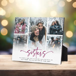 Script Sisters 5 Foto Collage Keepake Geschenk Fotoplatte<br><div class="desc">Geben Sie Ihrer Schwester dieses herzliche,  gemütliche Gefühl mit unseren Script Schwestern 5 Foto Collage Keepake Geschenk Plaque. Diese elegante Foto Collage-Plakette wurde entworfen,  um Sie zum Lächeln zu bringen. Das personalisierte Schwesterzitat,  gepaart mit fünf Ihrer hochgeschätzten Erinnerungen,  schafft ein wunderschönes,  zeitloses Geschenk.</div>