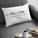 Script Typografy Personalisiert Mr. Wedding Dekokissen<br><div class="desc">Script Wedding Heart Arrows Mr. Throw Pillow personalisiert mit dem Nachnamen des glücklichen Paares & Hochzeitstag! Einfach für Hochzeiten,  Jubiläen,  Weihnachten,  Verlobung,  etc. zu gestalten. Bitte kontaktieren Sie uns unter cedarandstring@gmail.com ,  wenn Sie Hilfe beim Design oder den passenden Produkten benötigen.</div>