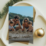 Script, was wirklich zählt Beach Foto Weihnachten<br><div class="desc">Die Essenz der Saison mit einer Karte erfassen, die "Was wirklich zählt" betont. Dieses gediegene Design besticht durch ruhige Fotos am Strand, die sich ideal für Paare oder Erinnerungen mit der ganzen Familie am Meer eignen. Mit seiner eleganten Schrift und Kalligrafie verbindet es ein modernes Strandgefühl wunderbar mit aussagekräftigen Urlaubsplänen....</div>