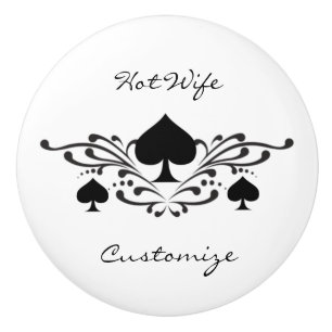 Scroll Black Spades Thunder_Cove im Tattoo-Stil Keramikknauf