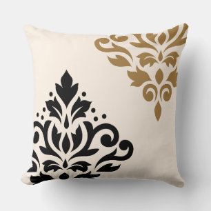 Scroll Damask Art I Black & Gold auf Creme Kissen