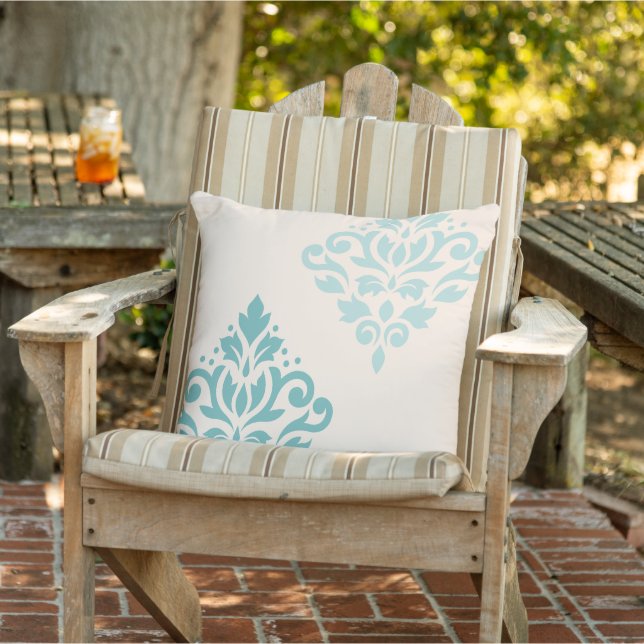 Scroll Damask Art I Tees on Cream Kissen (Stuhl )