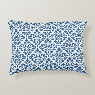 Scroll Damask PDF Blue auf Weiß Zierkissen