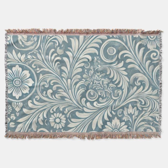 Scrolling Damask Pattern in Soft Blue und Ivory Decke (Vorderseite)