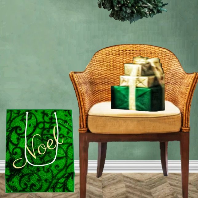 Scrollwork Green Gift Bag Mittlere Geschenktüte (This lovely gift bag, is perfect for carrying your carefully, wrapped presents!)