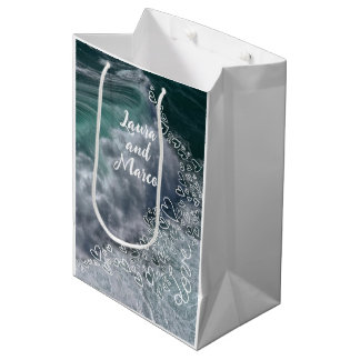 Sea foam photography with Doodle hearts Mittlere Geschenktüte