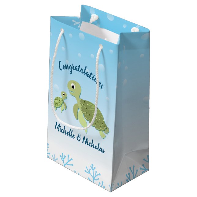 Sea Turtle Baby Shower Co-Ed Gender Neutral Kleine Geschenktüte (Rückseite Schrägansicht)