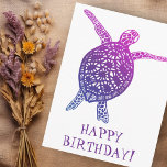 Sea Turtle Tortoise GLÜCKLICH GEBURTSTAG! Violett Postkarte<br><div class="desc">Karo aus dieser schönen Kunst,  die von mir für dich gemacht wurde! Sie können Ihren eigenen Text hinzufügen oder die Farben ändern. Besuchen Sie meinen Shop für mehr! Wenn Sie etwas Individuelles wünschen,  dann melden Sie sich bitte in der Touch,  meine Kontaktdaten finden Sie auf meiner Shop-Seite.</div>