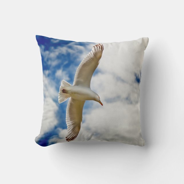 Seagul im Flug mit blauen Himmeln und weißer Kissen (Vorderseite)
