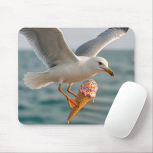 Seagull mit einem Schmelz-Eiscreme-Kon Mousepad