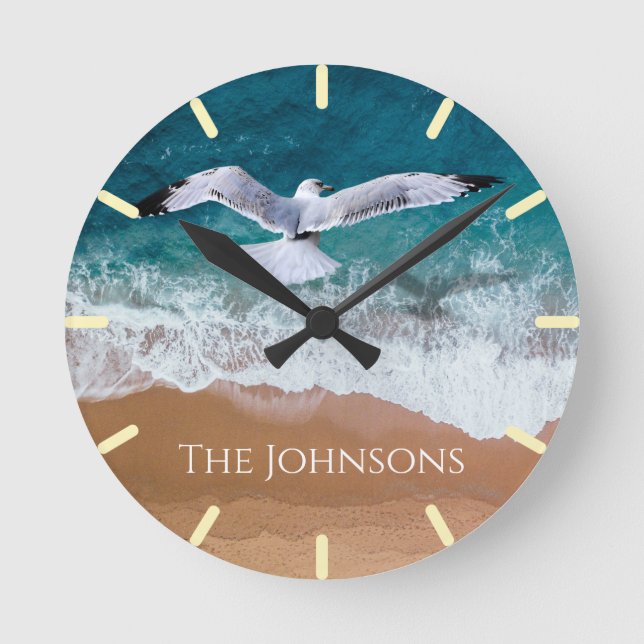 Seagull over the Sea Shore Runde Wanduhr (Vorderseite)