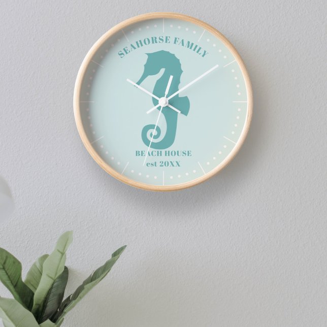 Seahorse Beach House Année Mur Est Horloge (A fun clock for your beach house featuring a seahorse silhouette. Just add your name and year)