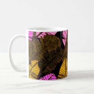 Seamless pattern with hand drawn tropical leaves. kaffeetasse