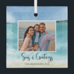 Seas and Greetings Family Foto Beach Ornament<br><div class="desc">Seas and Greetings Family Foto Beach Ornament - Unser individuelles Weihnachtsdekor mit Ihrem herrlichen Foto am Strand, Aquarellfarben im Ozean. Seas and Greetings ist in einem modernen, Skript-Schriftart mit Ihrem Familiennamen und Jahr. Was für eine schöne Art, sich an Ihre glücklichen Erinnerungen zu erinnern. Auch macht ein großartiges Geschenk. Die...</div>