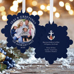 Seas and Greetings Foto Poinsettia Anchor Blue Ornament Karte<br><div class="desc">Moderne Meere und Grüße Weihnachts-Weihnachtsfeiertag Foto Ornament Card - Navy Blue Background. Ankern Sie mit Aquarellblume mit roten Poinsettien,  Kiefernzapfen und anderen schönen Winterpflanzen. Dies ist eine Grußkarte,  die auch ein Ornament ist.</div>