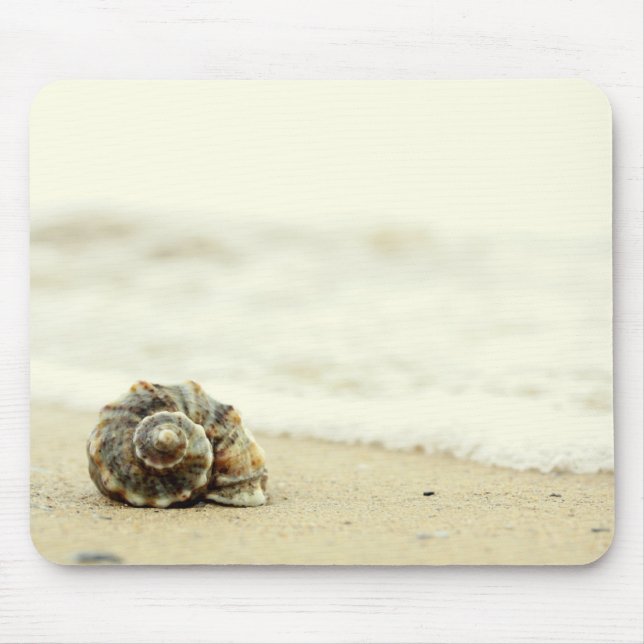 Seashell allein auf Strand Mousepad (Vorne)