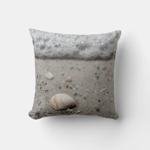 Seashell am Kissen am Strand