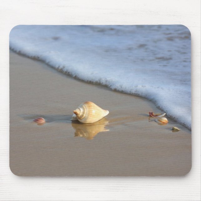 Seashell auf dem Strand Mousepad (Vorne)