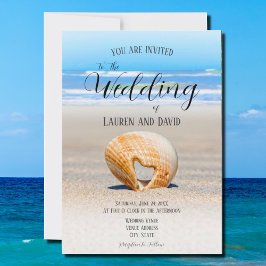 Seashell mit Herz auf Sand am Strand, Hochzeit Einladung