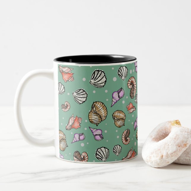 Seashell Pattern auf einer Tasse (Mit Donut)