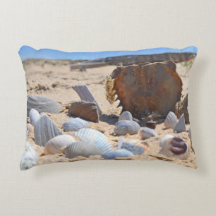 Seashells am Strand von Shirley Taylor Zierkissen