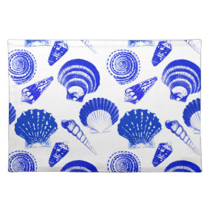 Seashells - Kobaltblau auf einem weißen Stofftischset