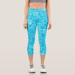 Seashells Muster auf Bright Blue Capri Leggings<br><div class="desc">Hellblaue Leggings mit weißem Muschelschablonenmuster.</div>