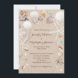 Seashells & Starfish auf der Hochzeit am Strand Einladung<br><div class="desc">Mit diesem natürlichen und frischen Set für Hochzeitsfeiern am Strand mit einer schönen Auswahl an Muscheln und Seesternen am Sand verkünden Sie stilvoll Ihre Hochzeit. Ein Muschelherz auf der Rückseite fügt eine romantische Touch hinzu. Ideal für Hochzeiten im Sommer am Strand!</div>